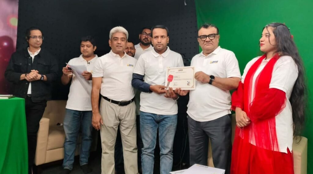 ঢাকা জার্নালে সেরা প্রতিনিধি হিসেবে পুরস্কৃত শিমুল অধিকারী সুমন: ডিজিটাল সাংবাদিকতায় নতুন মাইলফলক।