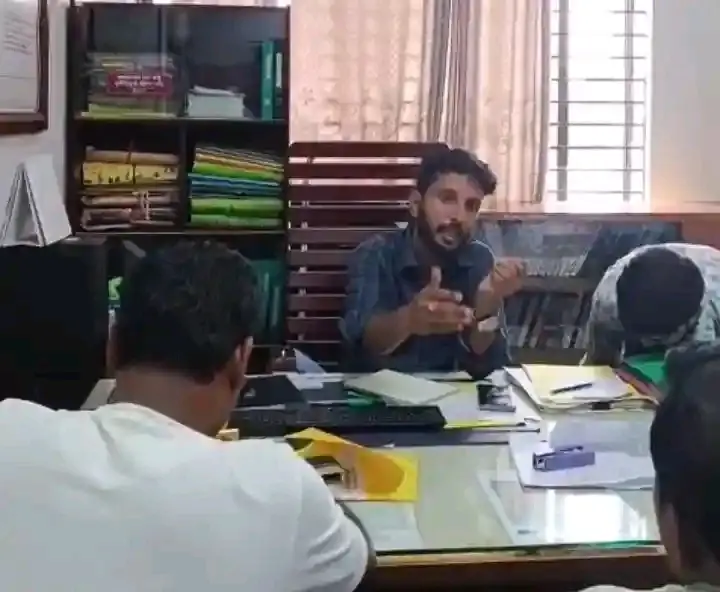 সাংবাদিকদের ‘রিকশাচালক’ বলায় নীলফামারী পল্লী বিদ্যুতের এজিএমকে ঘিরে তীব্র বিতর্ক