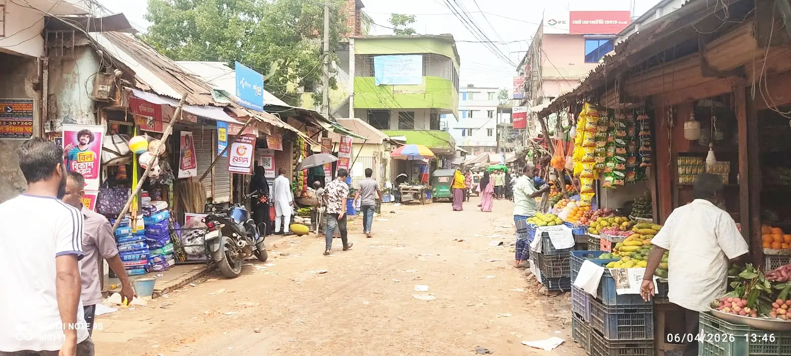 সেনবাগ বাজারে হাঁটতেই ভয়: নারী ও শিশুদের জীবনের ঝুঁকি