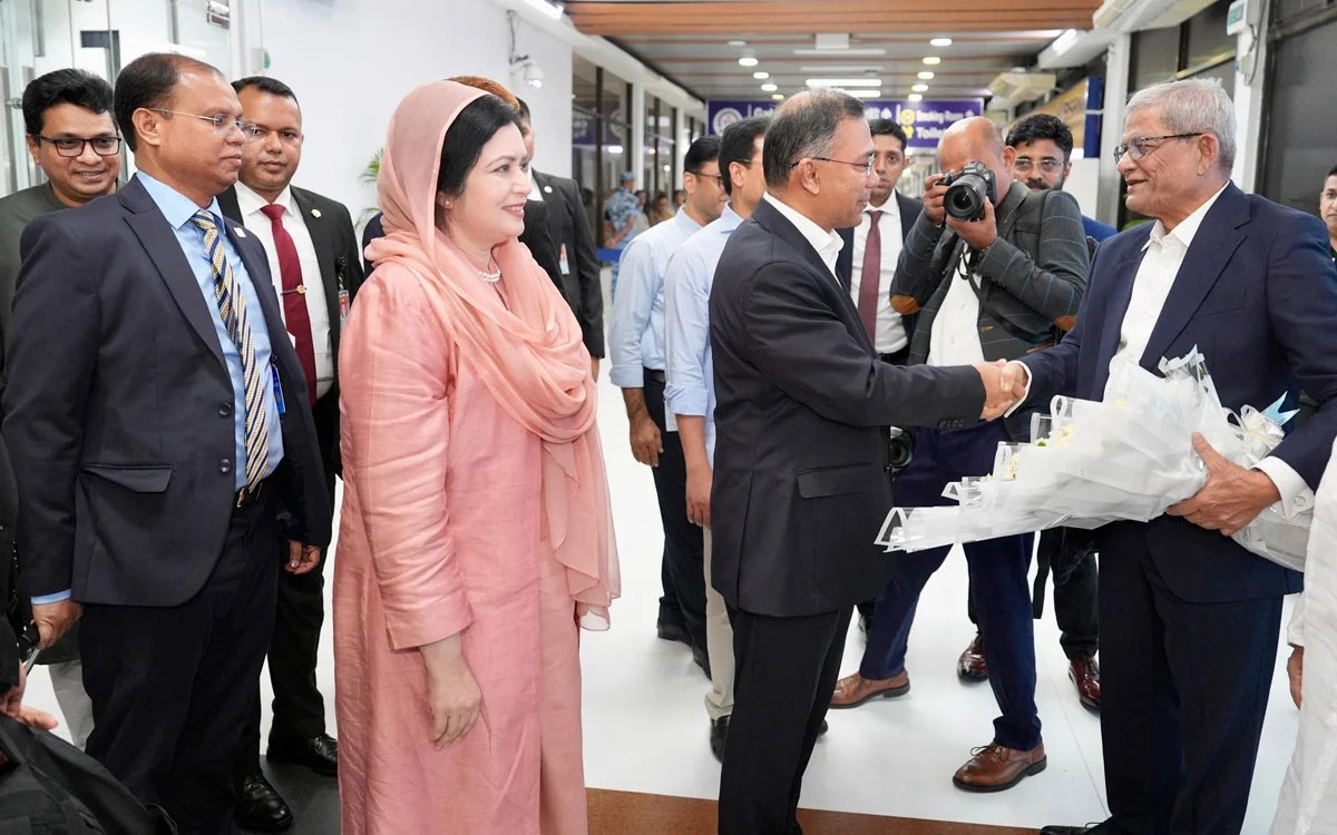 প্রধানমন্ত্রী প্রথম বিদেশ সফর শেষে দেশে ফিরেছেন।
