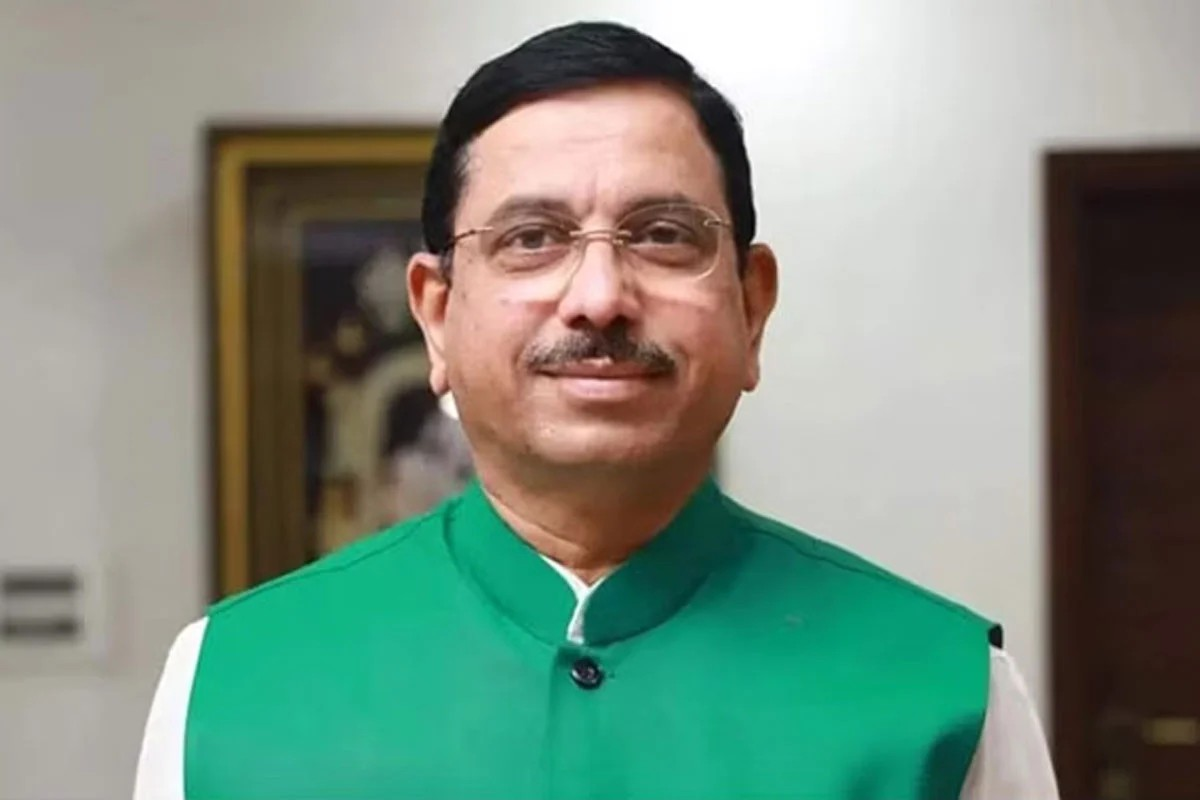 শিক্ষামন্ত্রী হিসেবে প্রহ্লাদ যোশীকে দায়িত্ব দিল ভারত সরকার