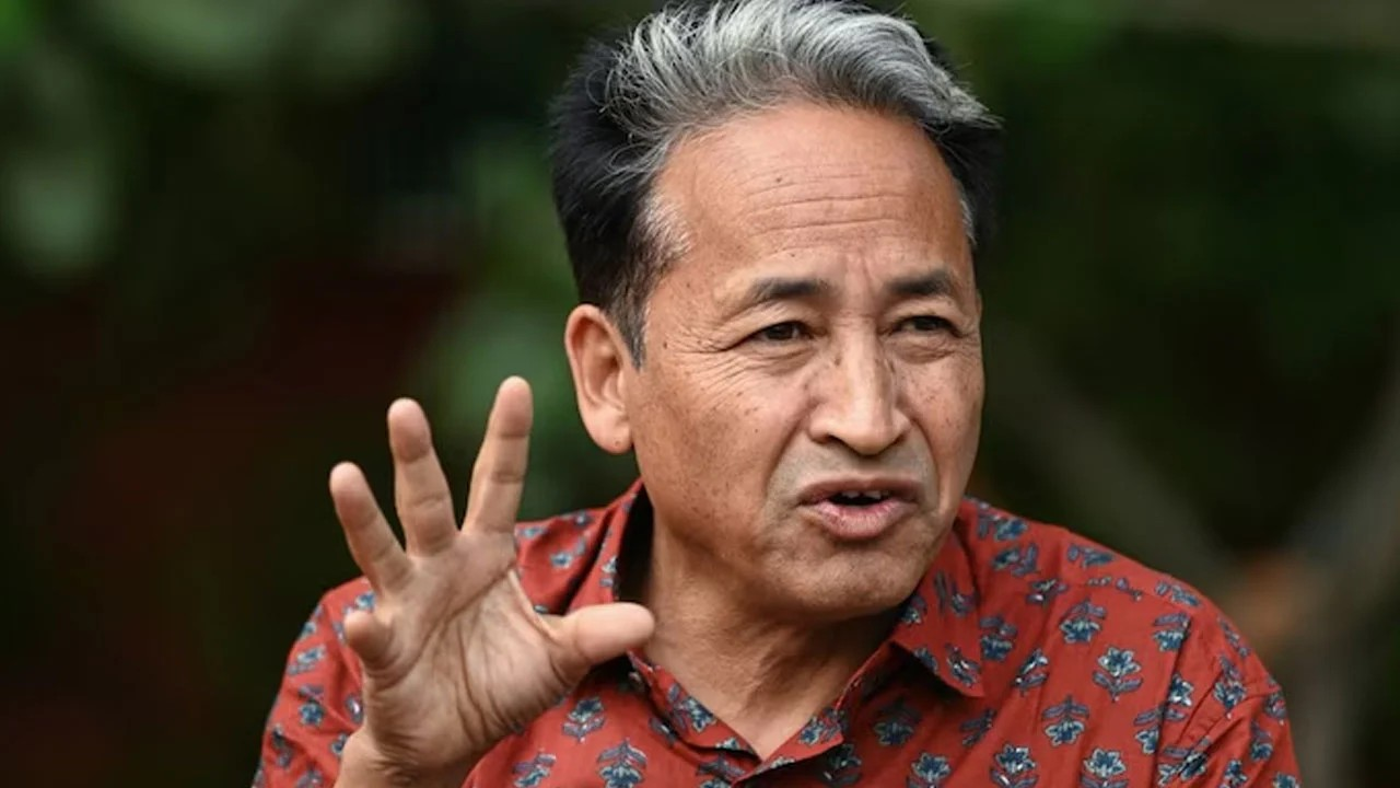 ভারতে ‘দ্বিতীয় স্বাধীনতা আন্দোলনের’ ডাক দিলেন।