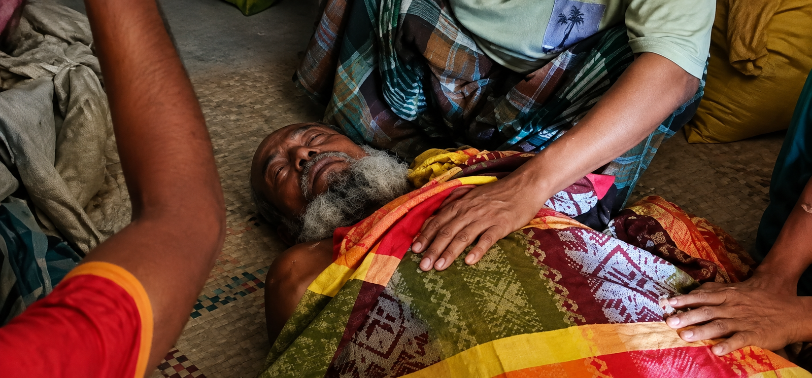 সেনবাগে গরুর ঘাস কাটতে গিয়ে বিদ্যুৎস্পৃষ্টে বৃদ্ধের মৃত্যু