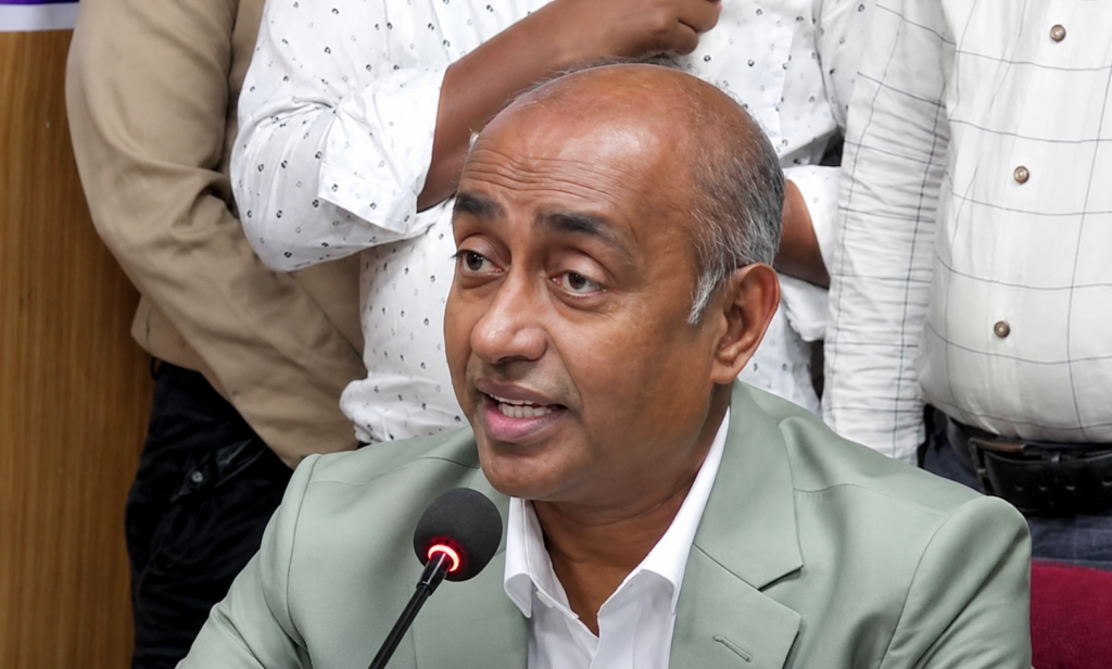 পররাষ্ট্র প্রতিমন্ত্রী হুমায়ুন কবির ব্রিটিশ নাগরিকত্ব ত্যাগ করেছেন